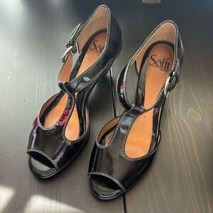 SOFFT Black Patent Leather Peep Toe Heeled Strap Buckle Sandle Size 7